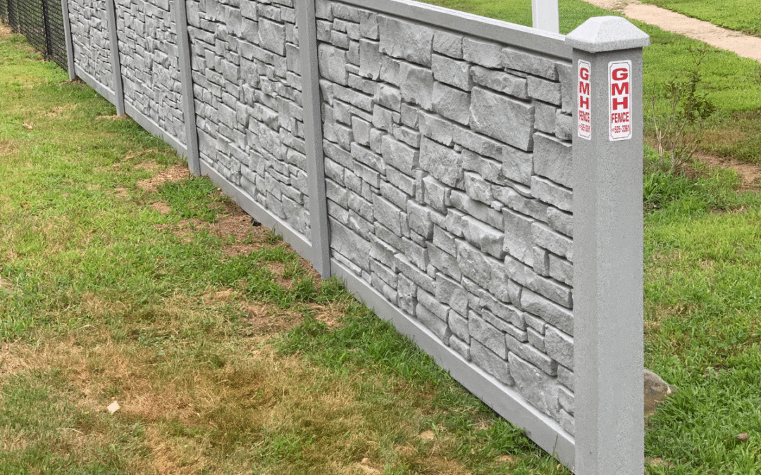 Rocky Vinyl Fence – Meriden, CT
